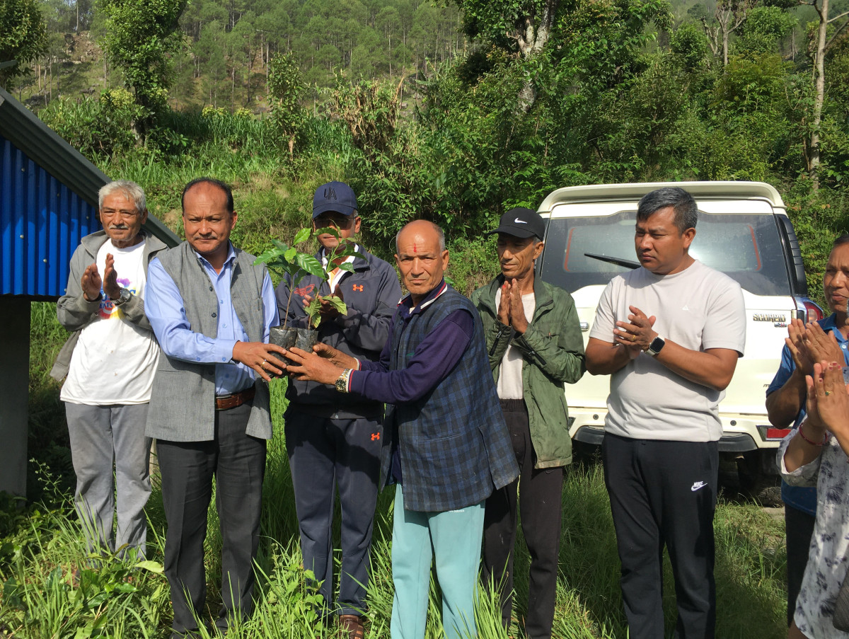 सदस्यहरुलाई व्यावासयिक कफी खेतीका लागि उत्प्रेरित गर्दै दोलखाको हाम्रो जनकल्याण साकोस